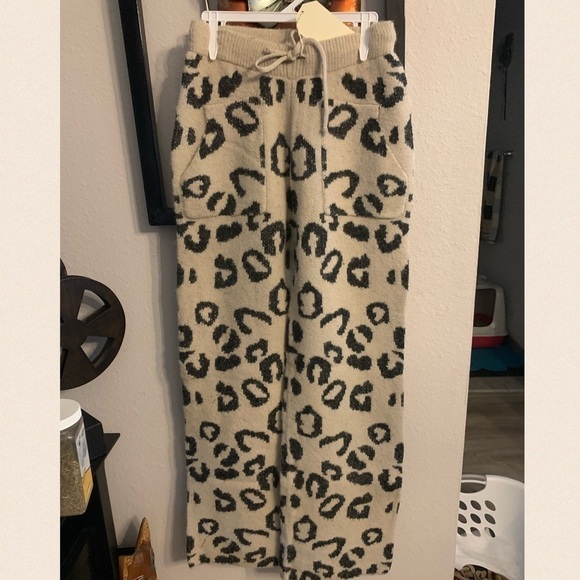 Oatmeal Fuzzy Knit Leopard Print Lounge Pants - Picture 9 of 16